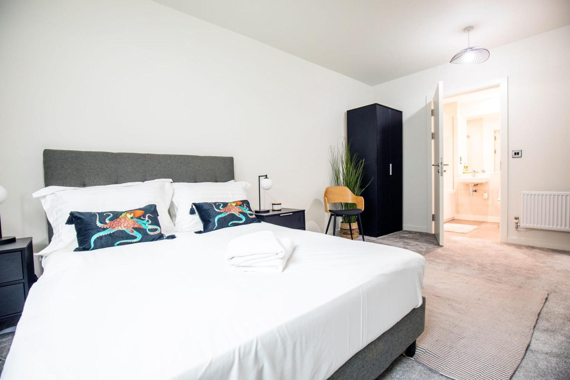 Luxury Free Parking Townhouse Villa แมนเชสเตอร์ ภายนอก รูปภาพ